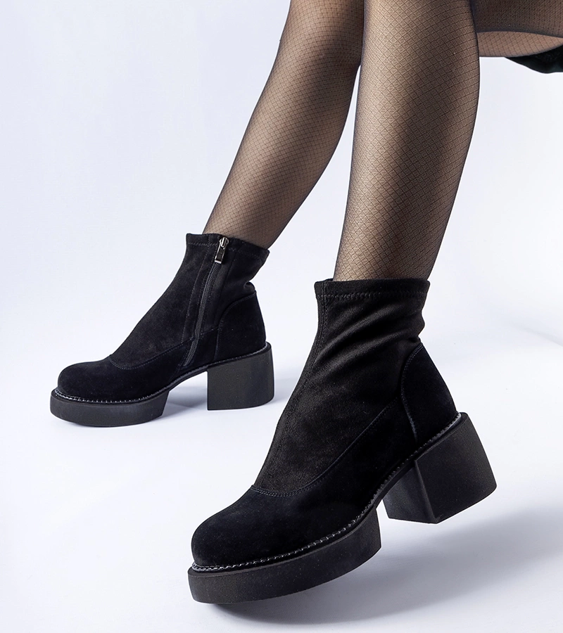 Czarne ocieplane botki na masywnym klocku