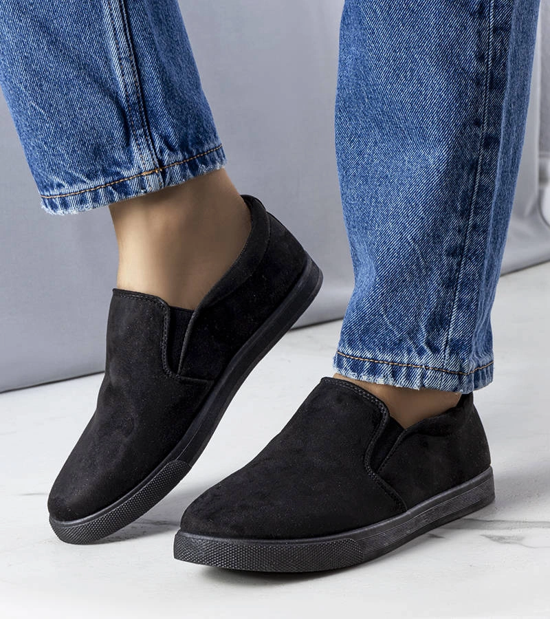 Czarne wsuwane tenisówki z eko-zamszu