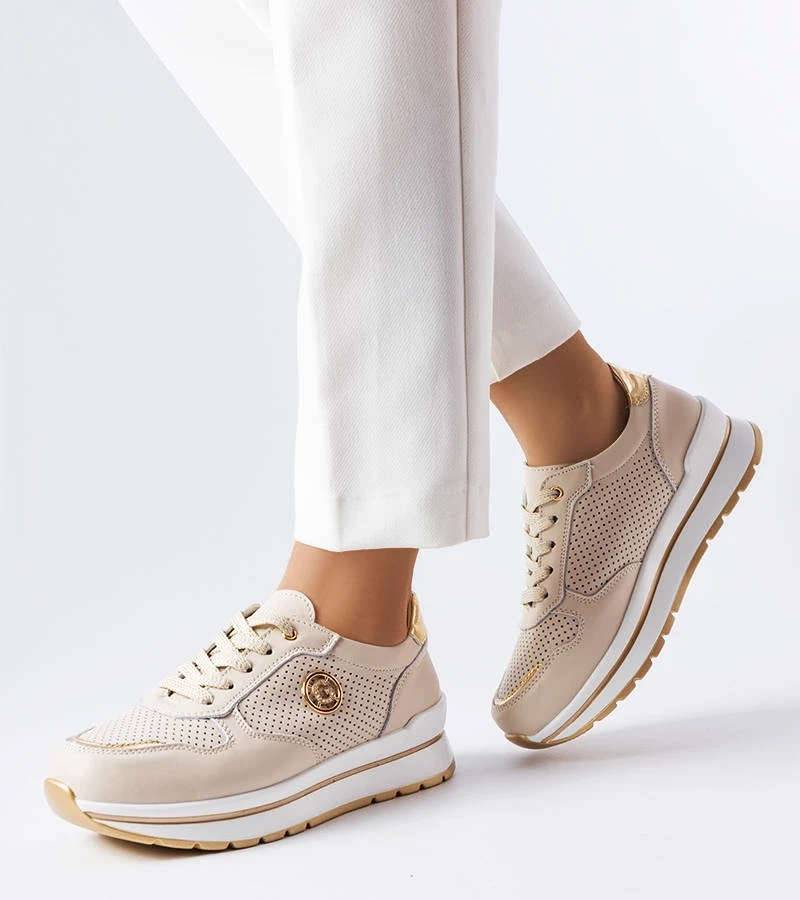 Skórzane beżowo-złote sneakersy zdobione perforacją