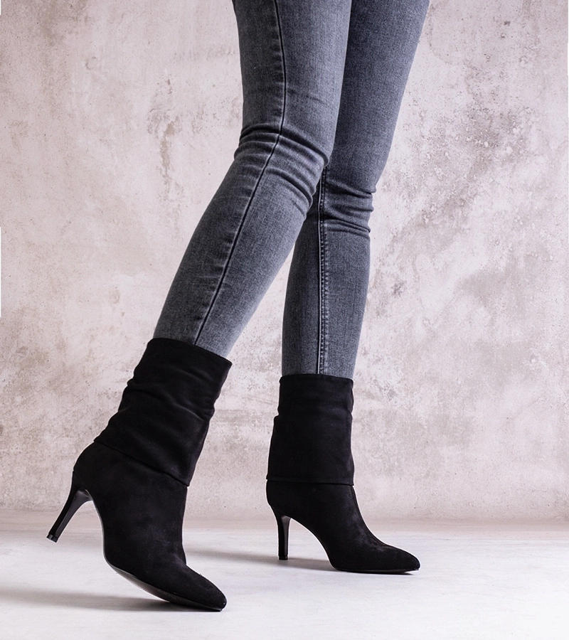 Czarne botki na szpilce