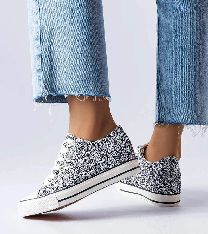 Czarne trampki na koturnie