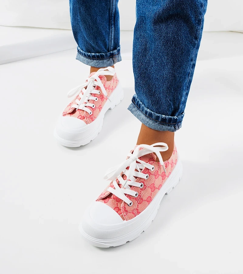 Trampki różowe z monogramem na grubej podeszwie