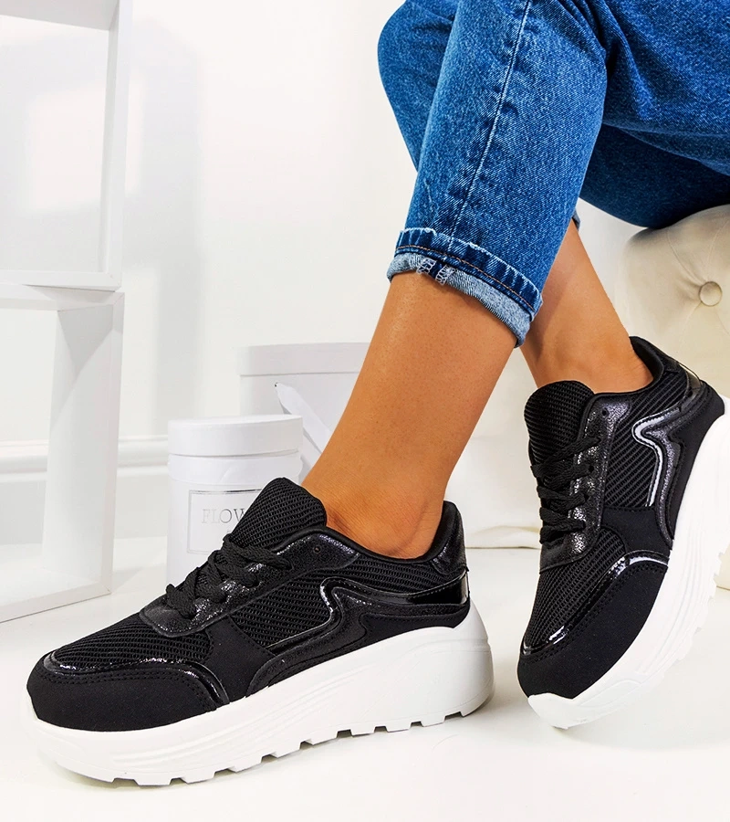 Sneakersy czarne z błyszczącym akcentem