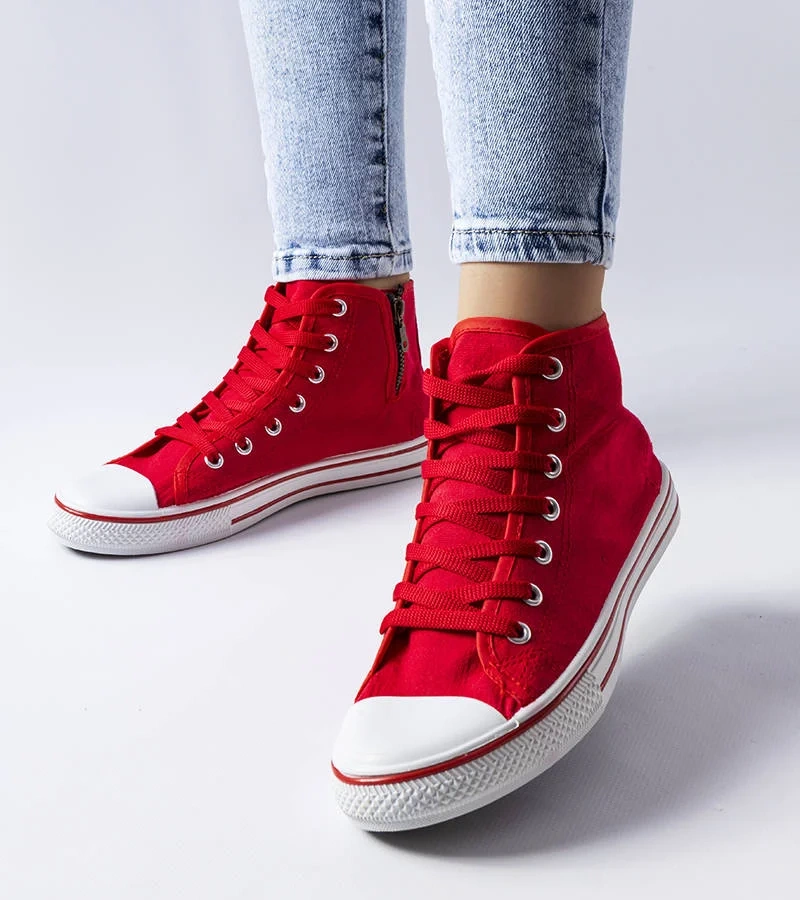 Wysokie czerwone trampki na zamek