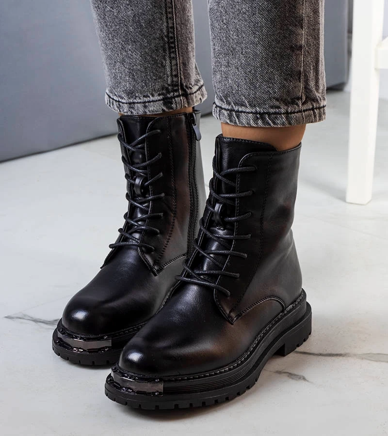 Czarne ocieplane traperki