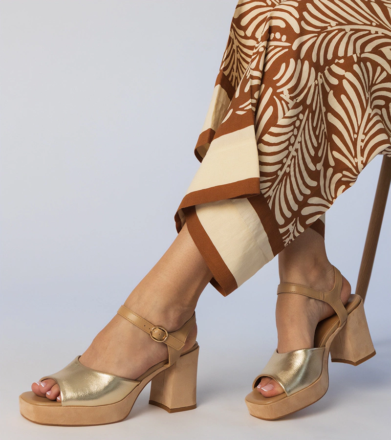 Hers Złote damskie sandały na słupku