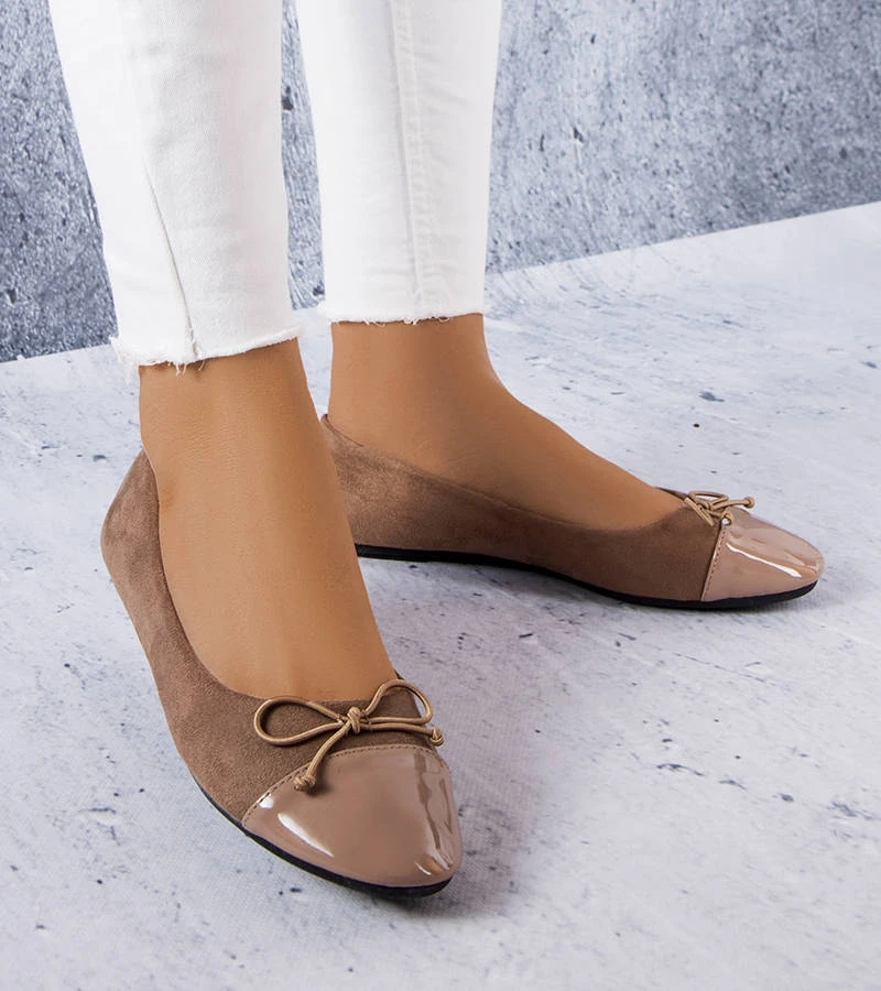 Brązowe klasyczne balerinki z kokardką