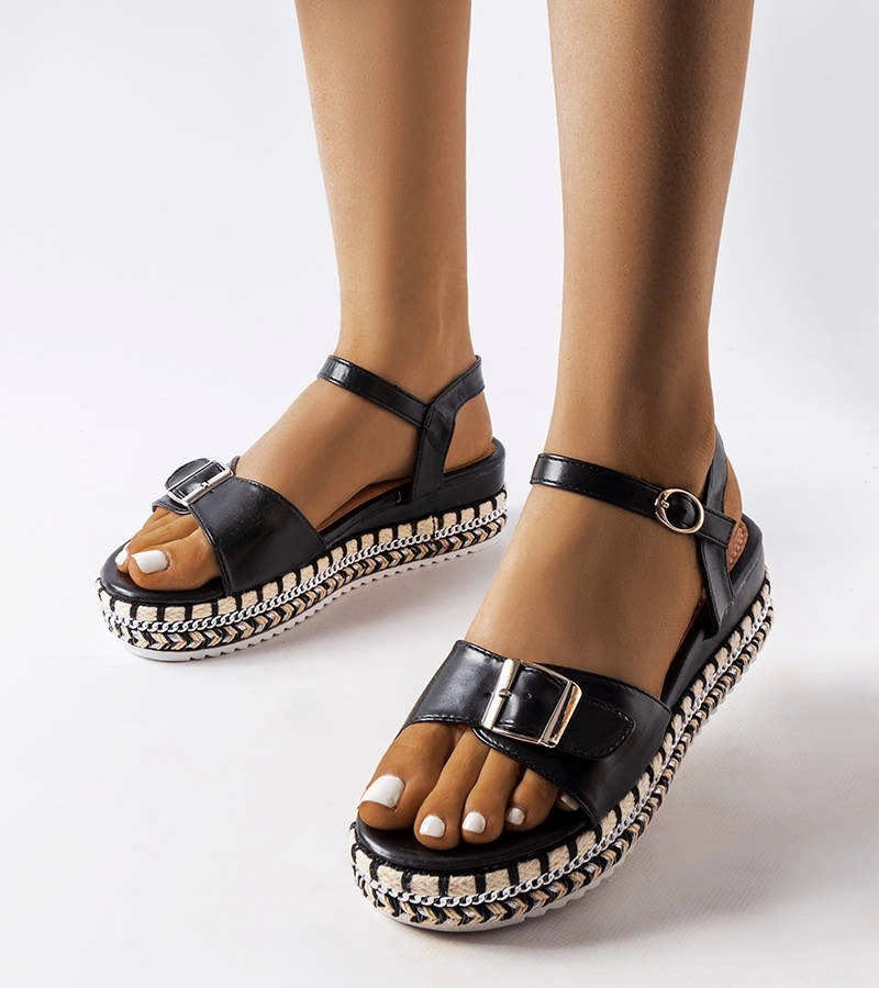 Czarne sandały na platformie