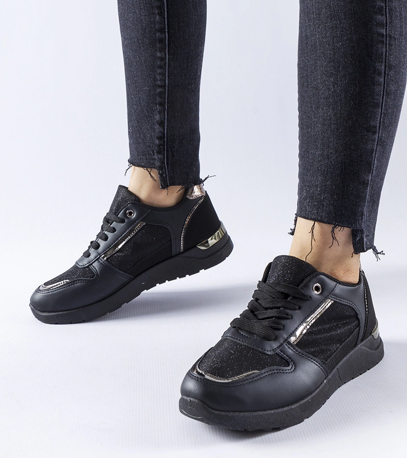 Czarne sneakersy z ozdobną nitką