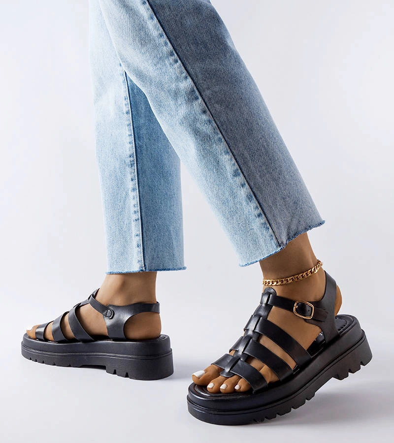 Czarne sandały na platformie