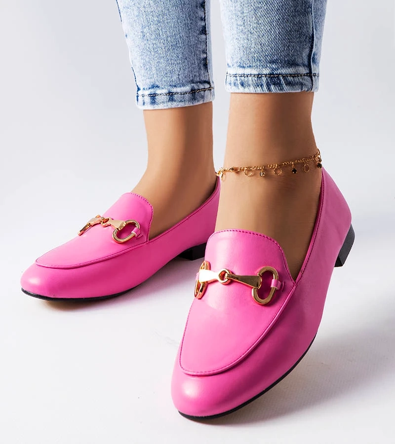 Różowe mokasyny z błyszczącą aplikacją