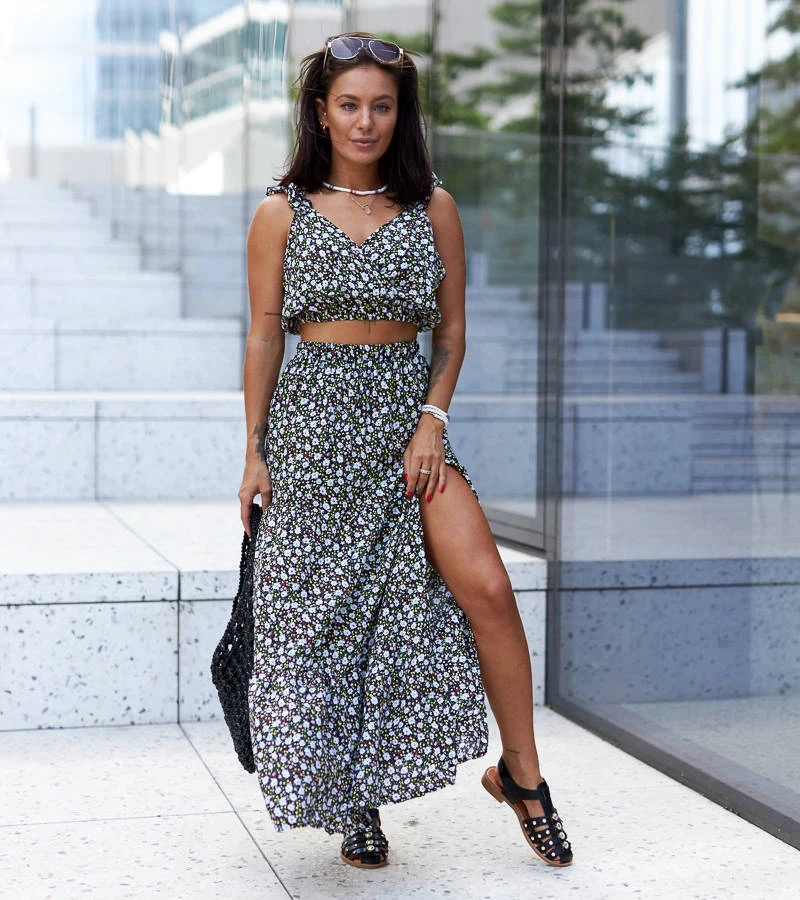 Czarny komplet spódnica+top w kwiaty