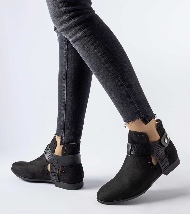 Czarne ażurowe mocno wycięte botki