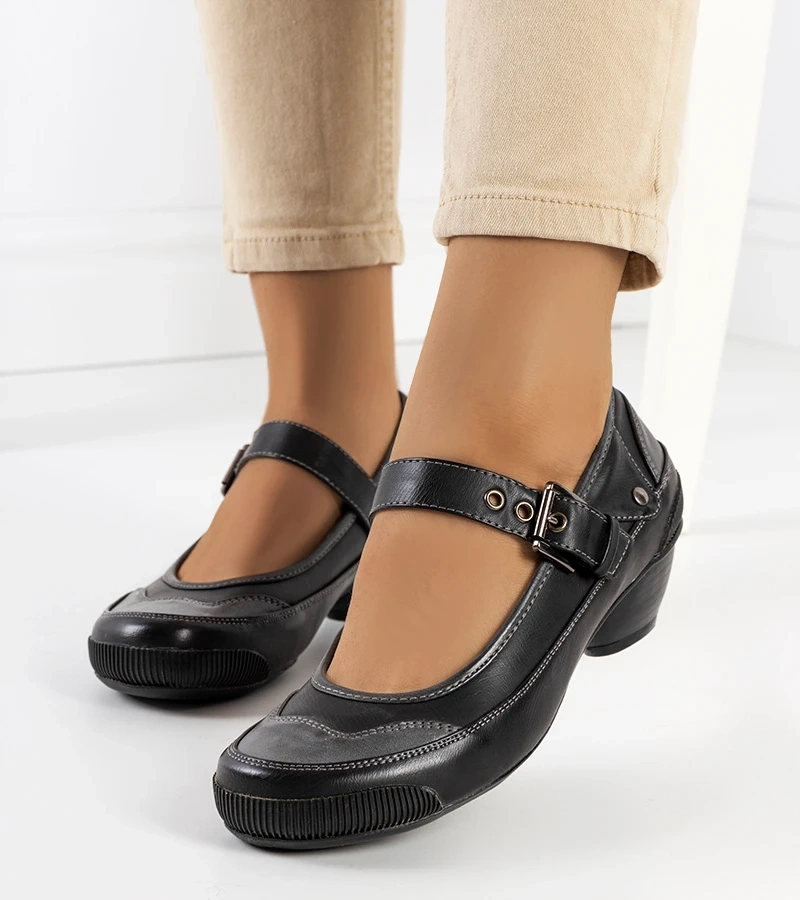 Czarne czółenka na niskim obcasie