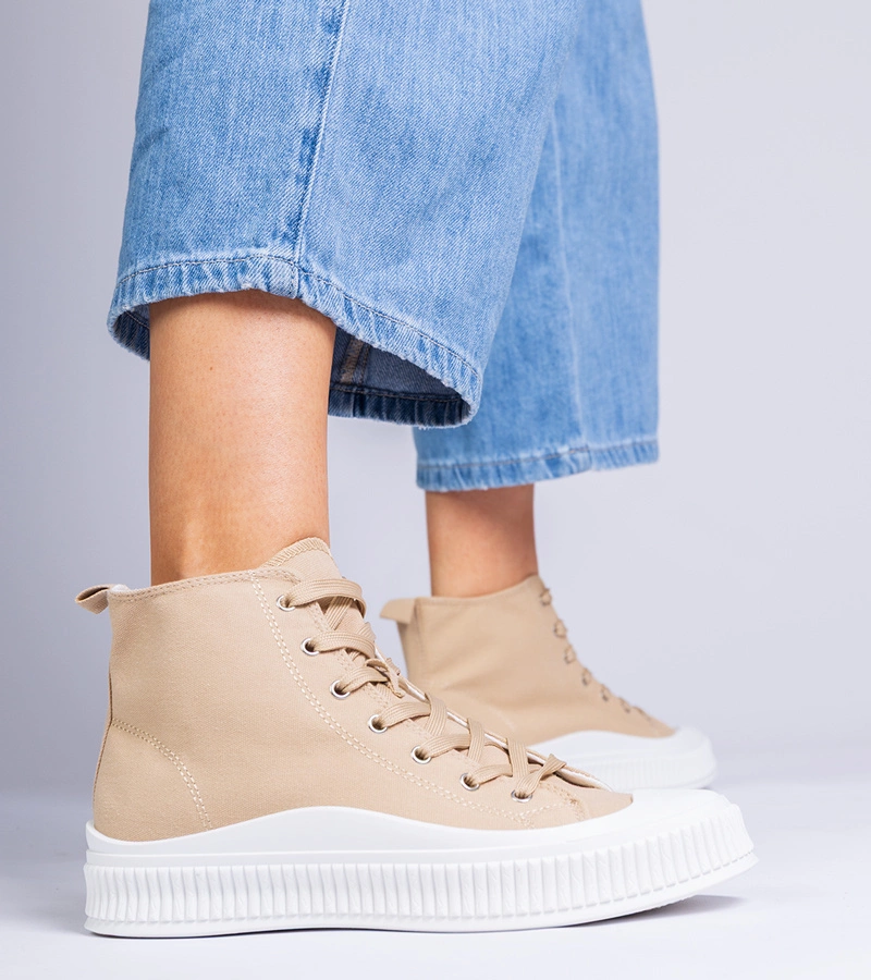 Ciemnobeżowe wysokie trampki na platformie