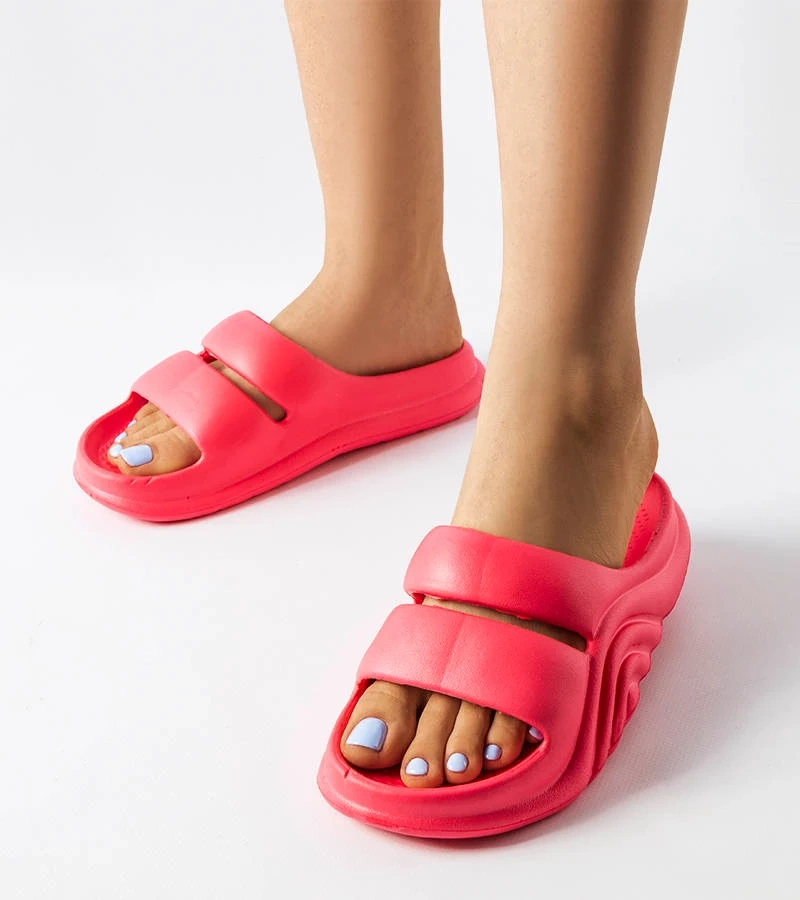 Ciemnoróżowe klapki gumowe