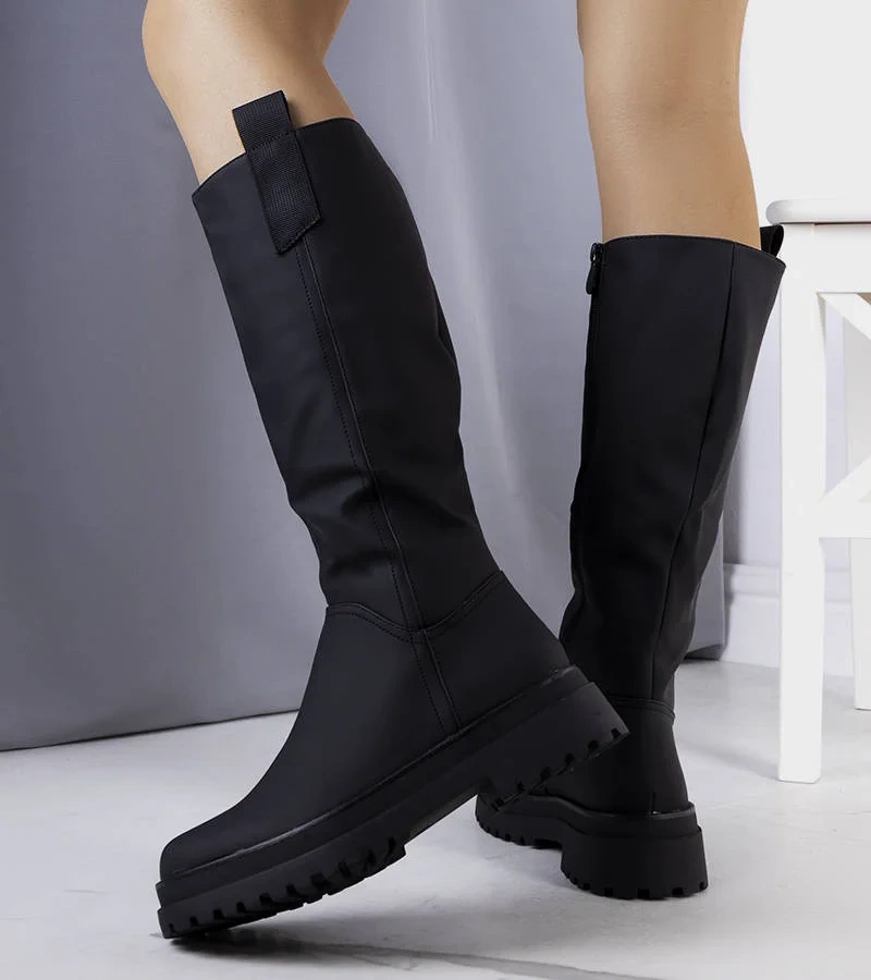 Czarne ocieplane matowe kozaki