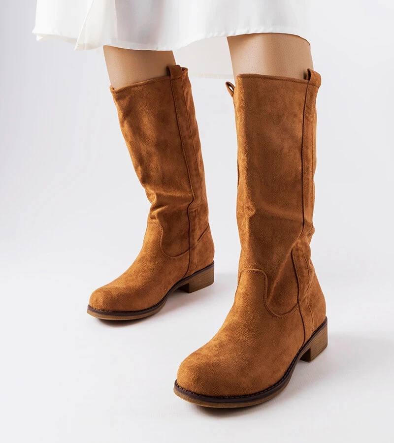 Camelowe kozaki na na płaskim obcasie