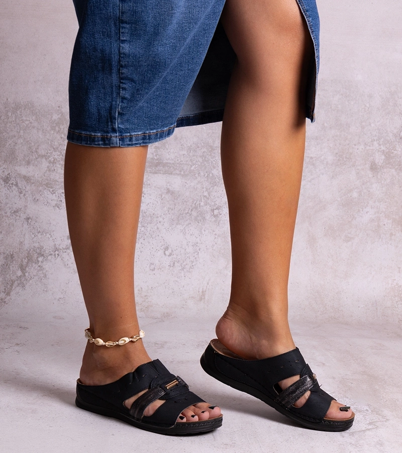 Czarne klasyczne klapki