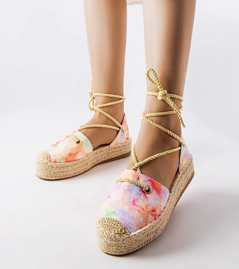 Wiązanie espadryle na platformie