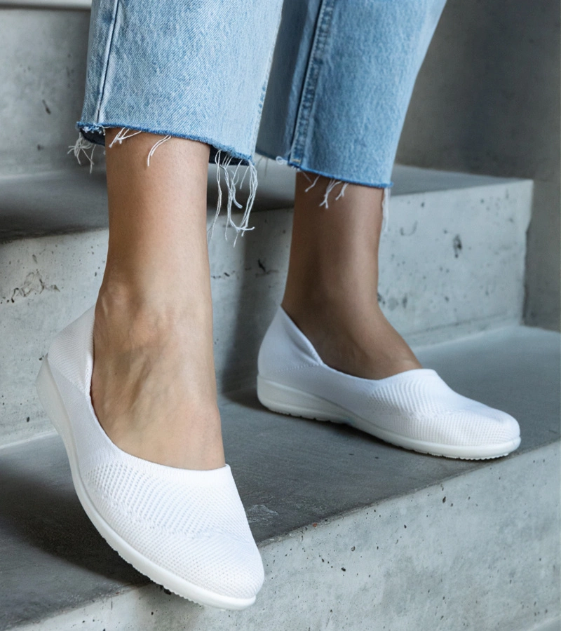 Białe materiałowe balerinki