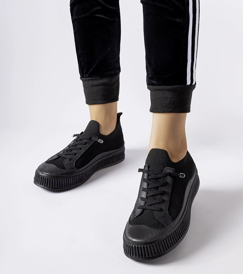 Czarne wsuwane trampki