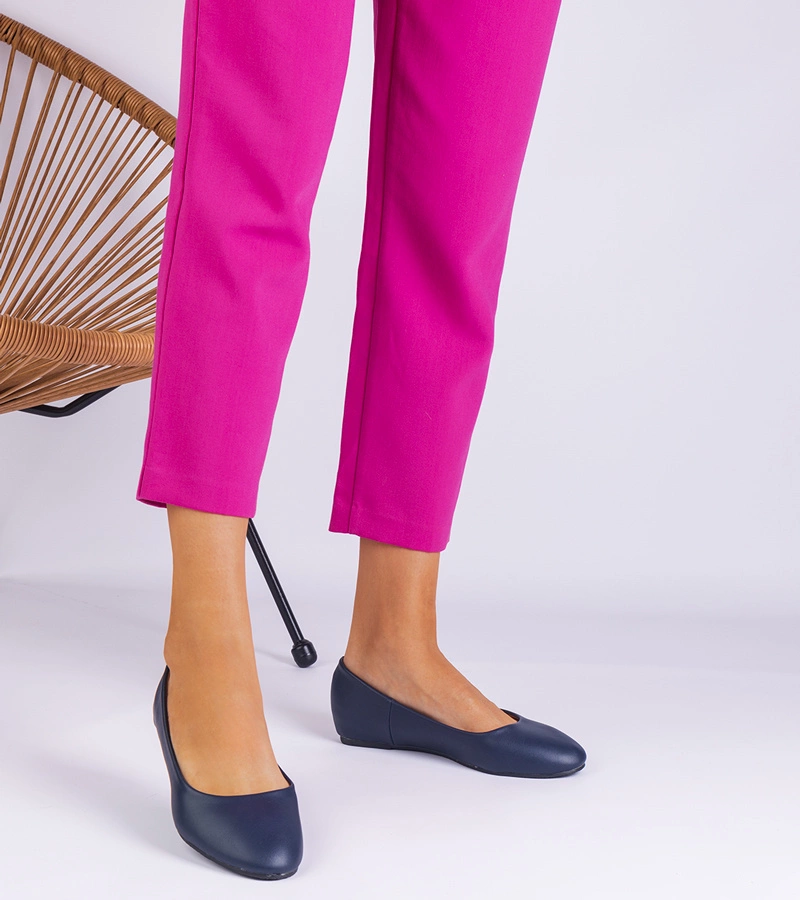 Hers baleriny damskie granatowe na ukrytym koturnie z ekoskóry