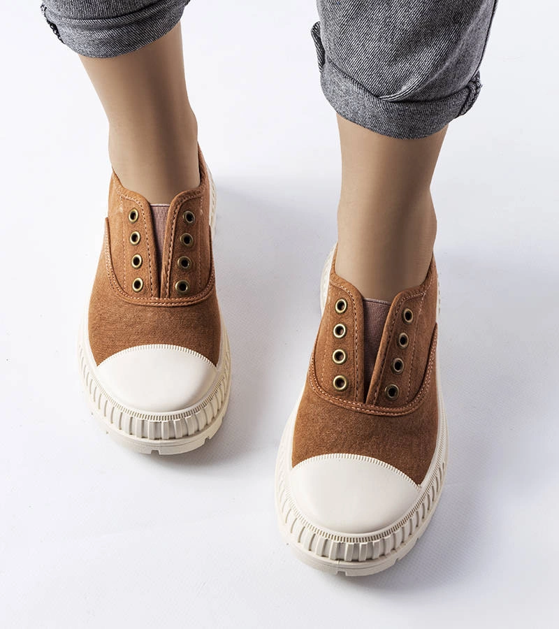 Brązowe trampki na masywnej podeszwie