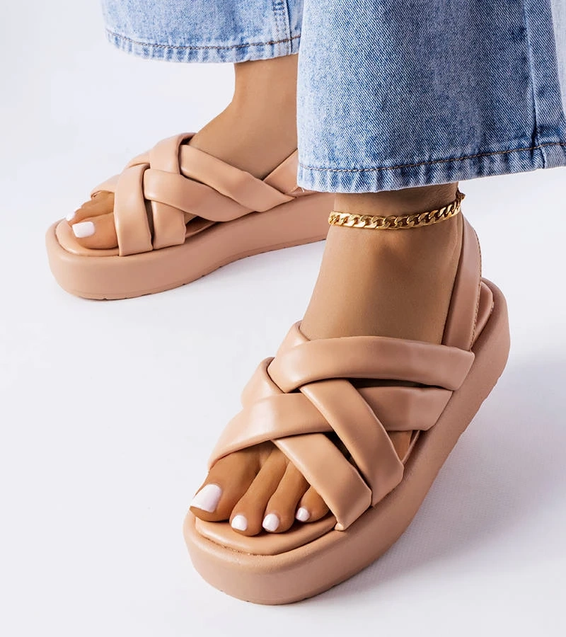 Jasnobrązowe sandały na platformie