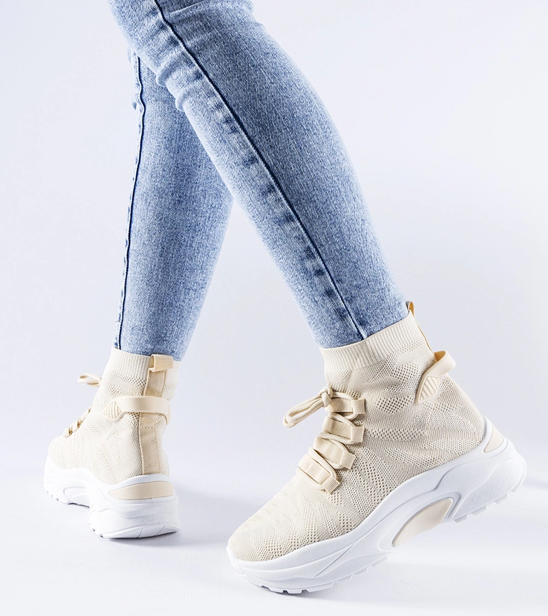 Beżowe wysokie sneakersy z elastyczna cholewką