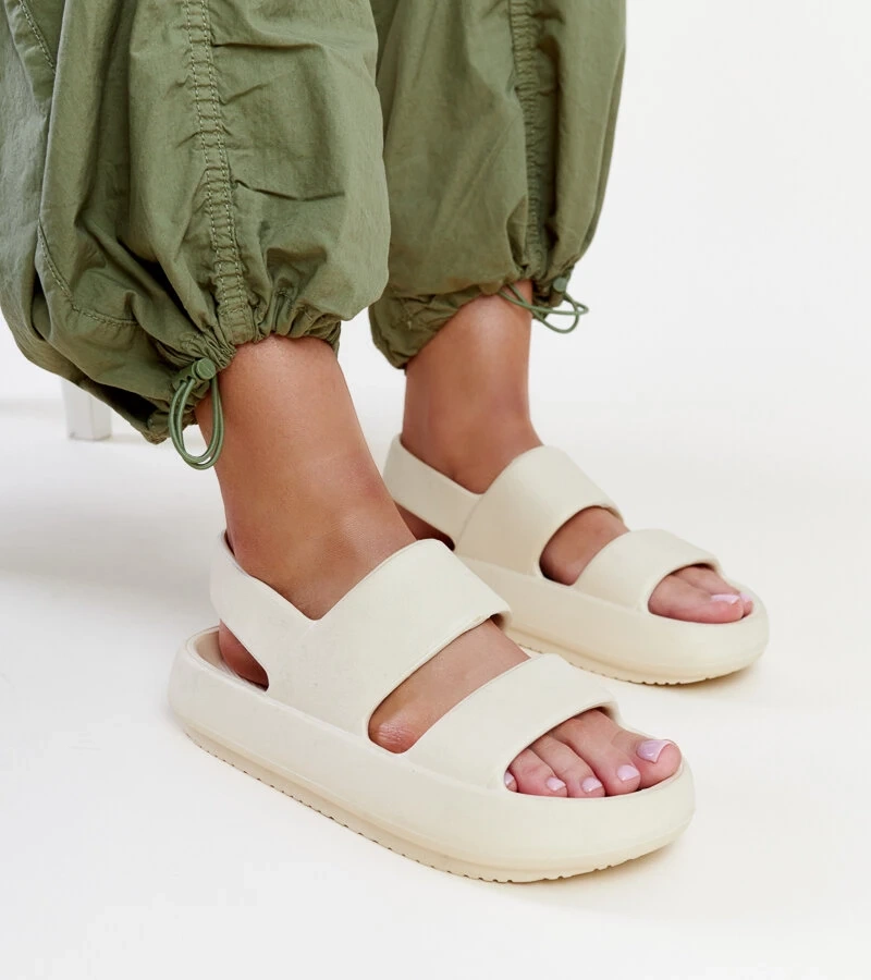 Hers Beżowe sandały