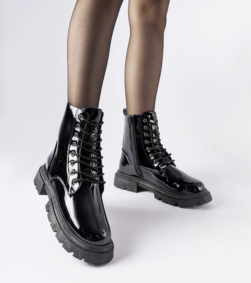 Czarne lakierowane trapery damskie