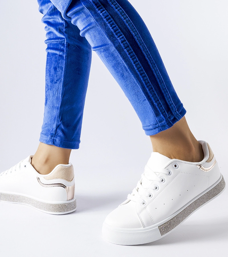 Białe klasyczne sneakersy z cyrkoniami