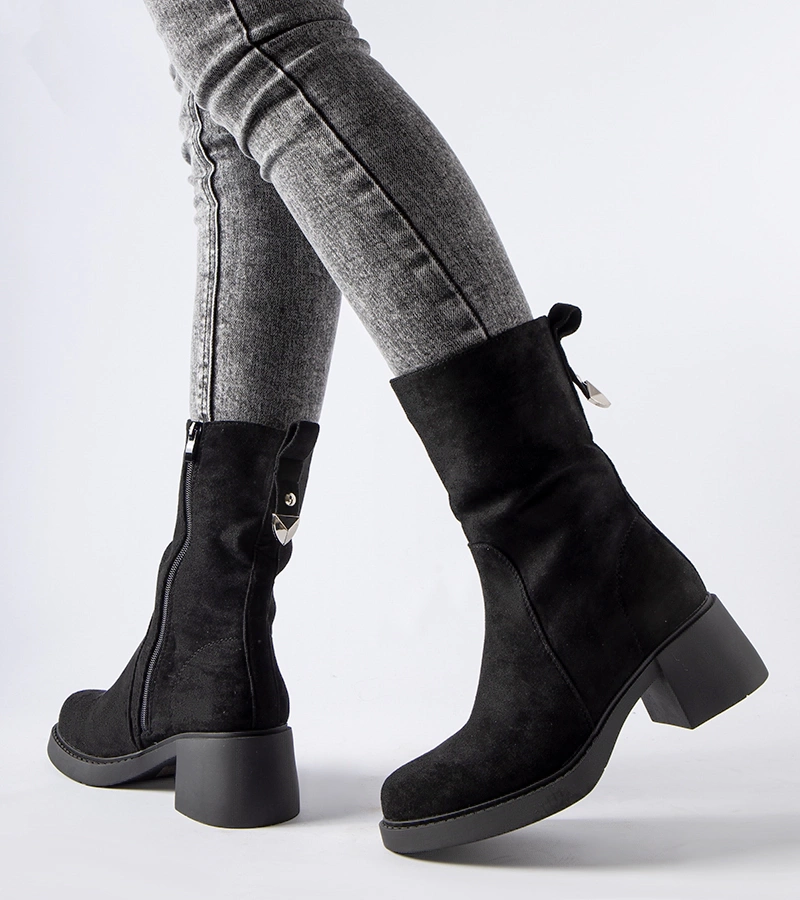 Czarne botki na słupku eko-zamsz