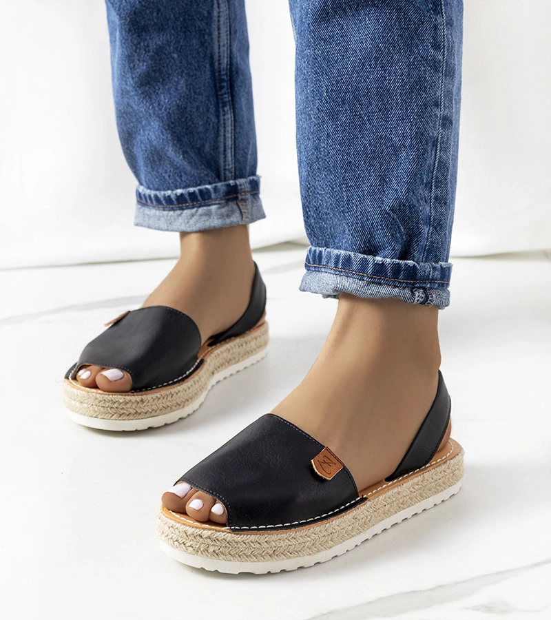 Czarne espadryle na wysokiej podeszwie