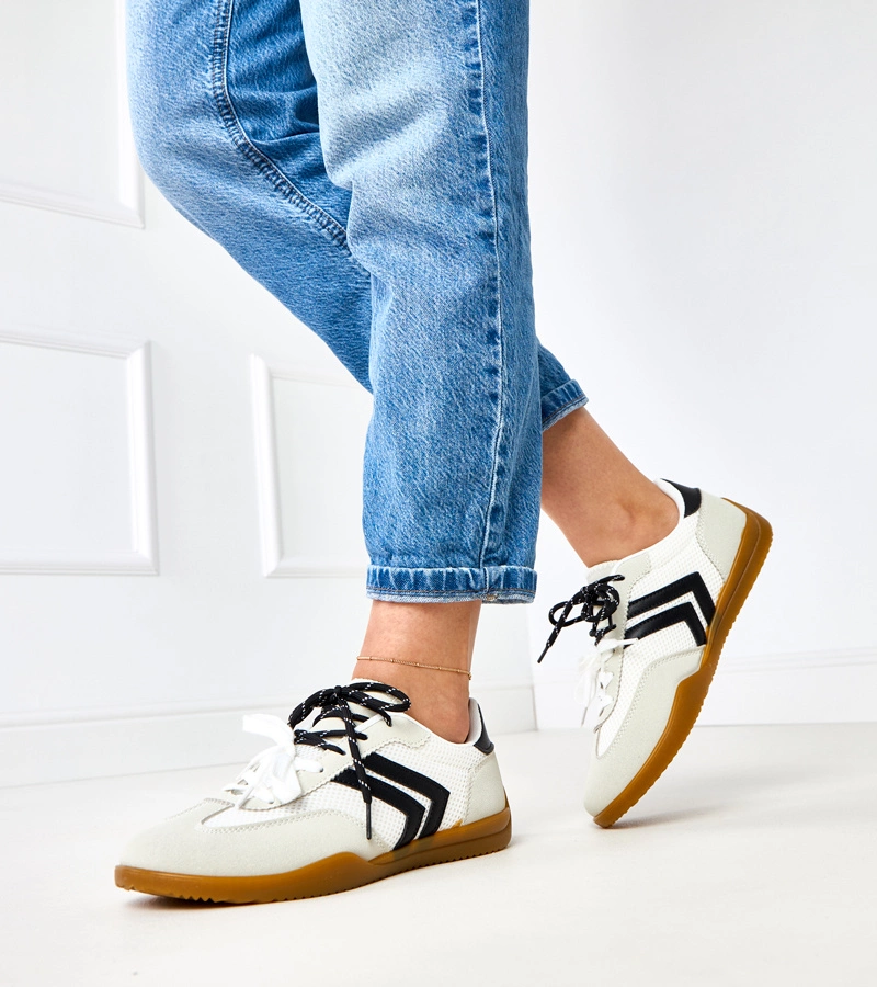 Hers białe sneakersy damskie sportowe z czarnymi paskami