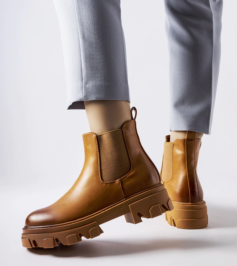 Brązowe wsuwane masywne botki