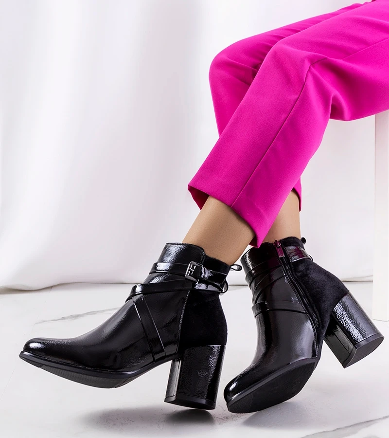 Czarne botki lakierowane