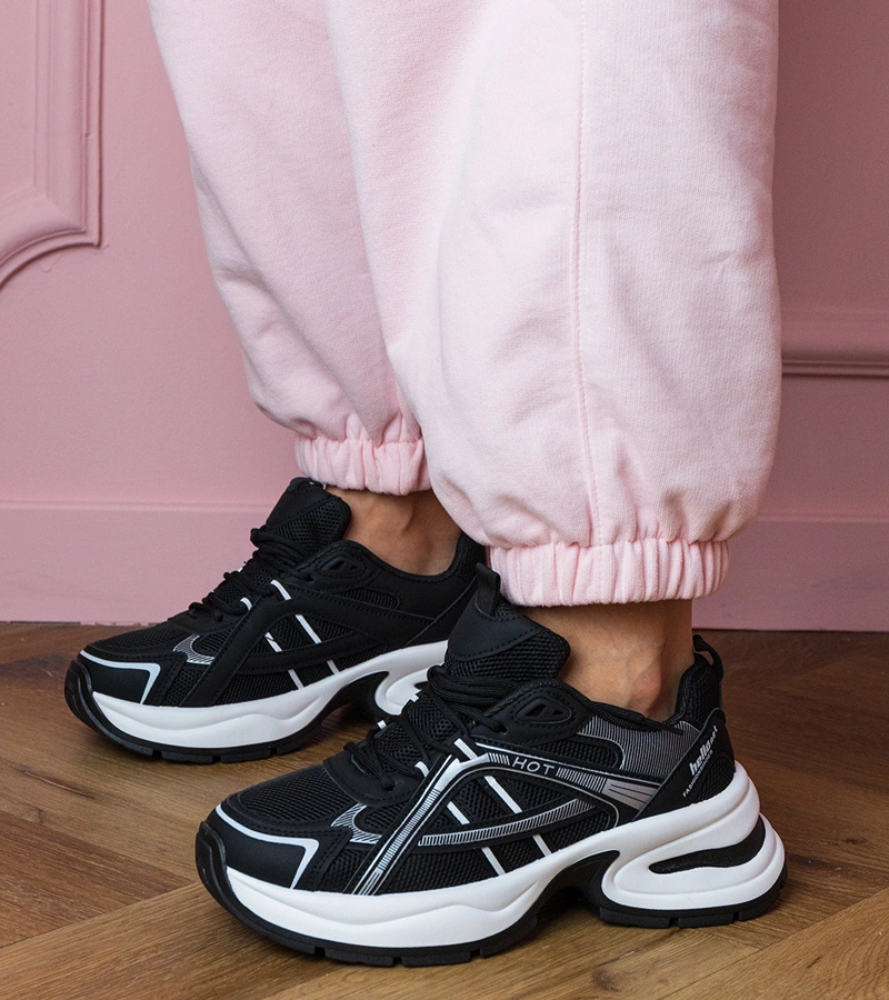 Hers Czarne sneakersy sportowe na masywnej podeszwie