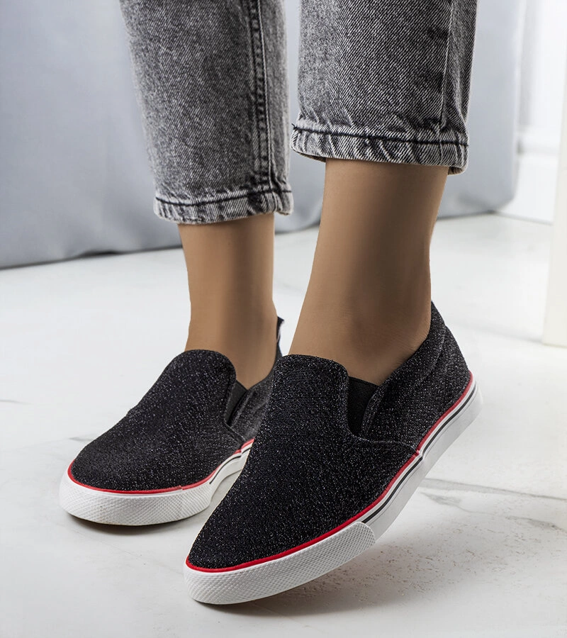 Czarne tenisówki materiałowe