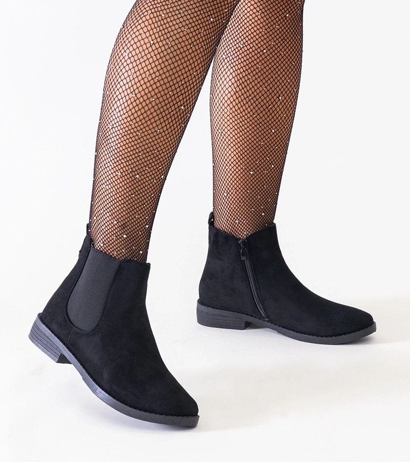 Czarne klasyczne botki z elastyczną wstawką eko-zamsz