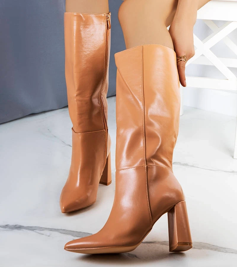 Beżowe kozaki z eko-skóry