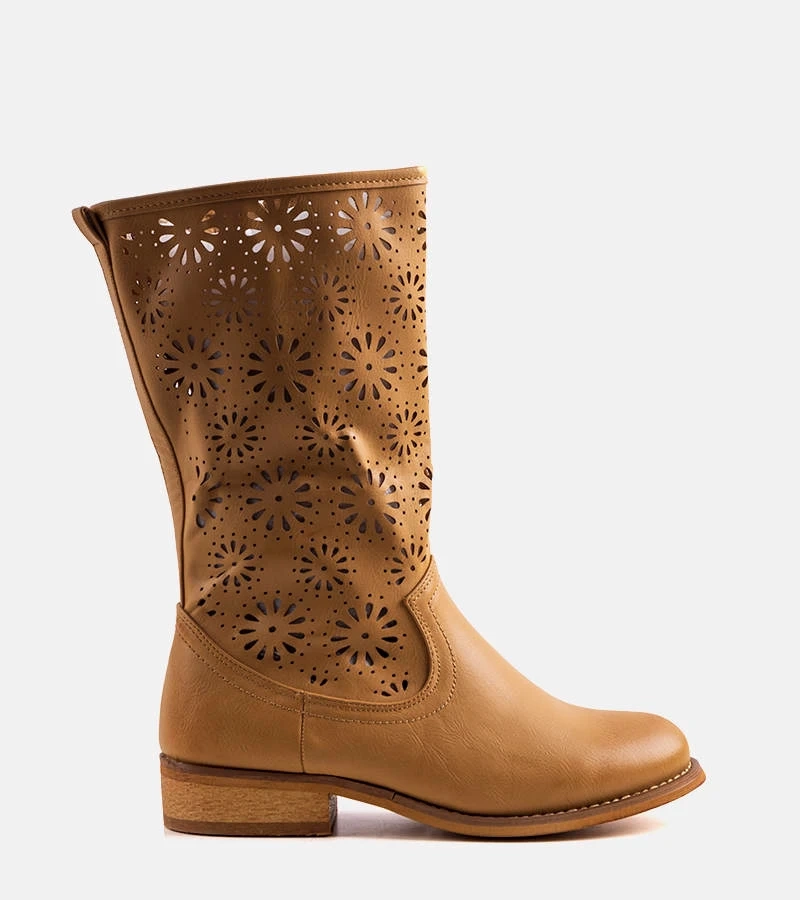 Jasnobrązowe ażurowe botki dziecięce