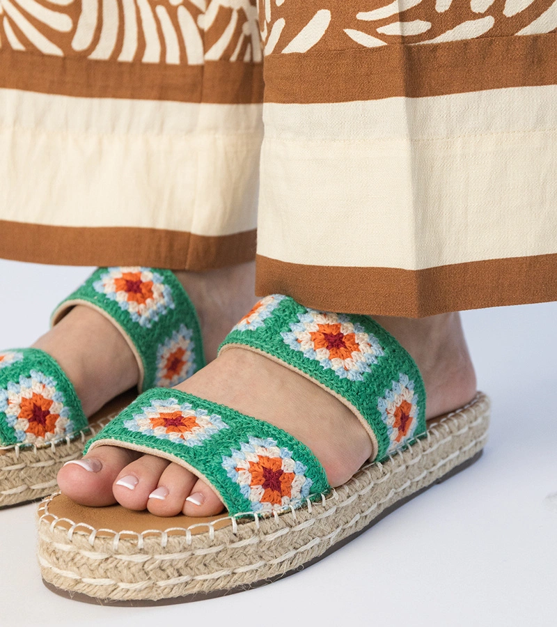 Hers Zielone klapki espadryle haftowane