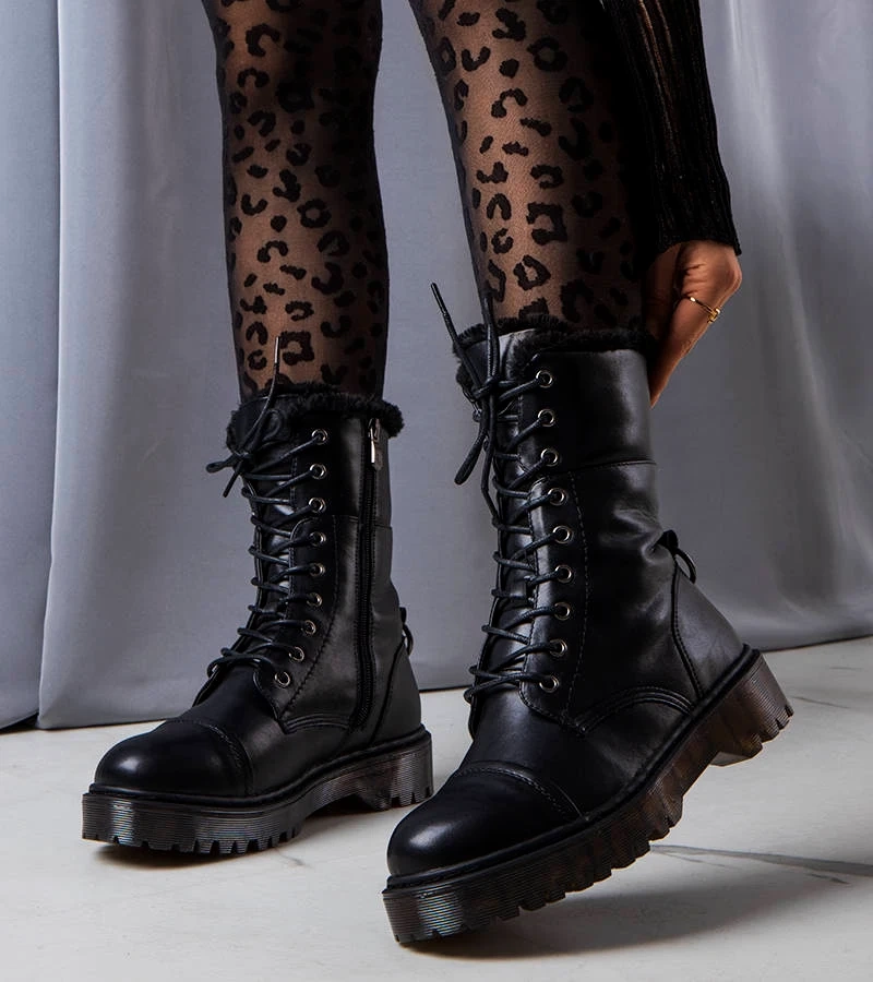 Czarne botki ocieplane z wiązaniem