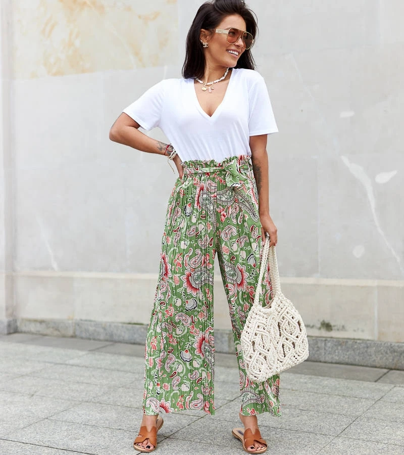 Zielone plisowane spodnie o swobodnym fasonie