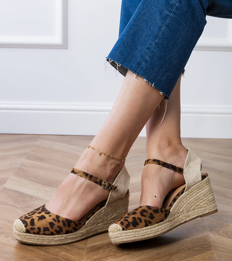 Hers Panterkowe sandały espadryle na koturnie