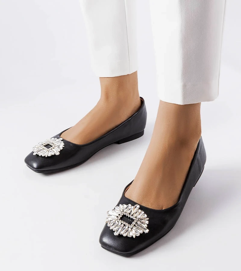 Czarne mokasyny zdobione cyrkoniami