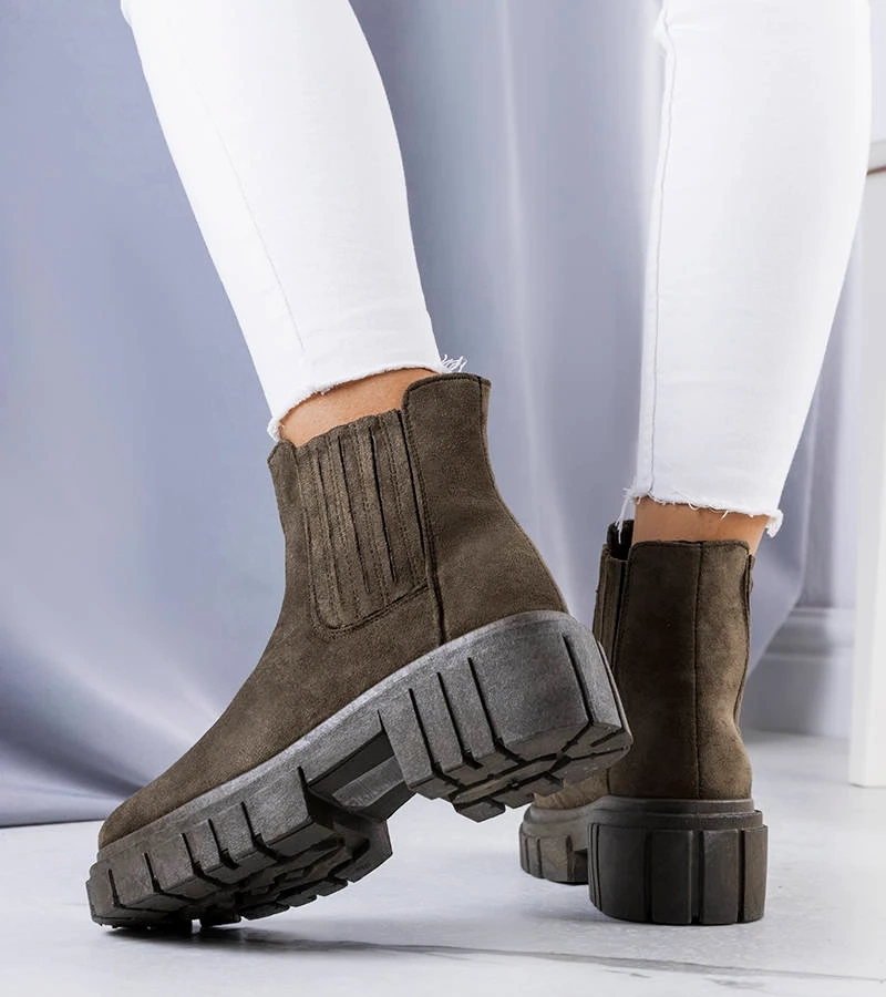 Zielone botki ocieplane na platformie