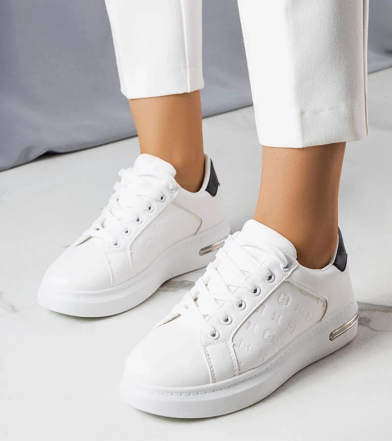 Białe sznurowane sneakersy na podwyższonej podeszwie